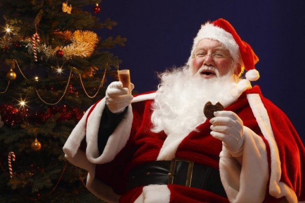 santa-claus-eating-1024x682